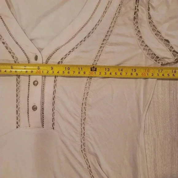 BKE Red Crochet Pheasant Boho Top Size S Vneck Henley BEIGE. EUC - Picture 9 of 10